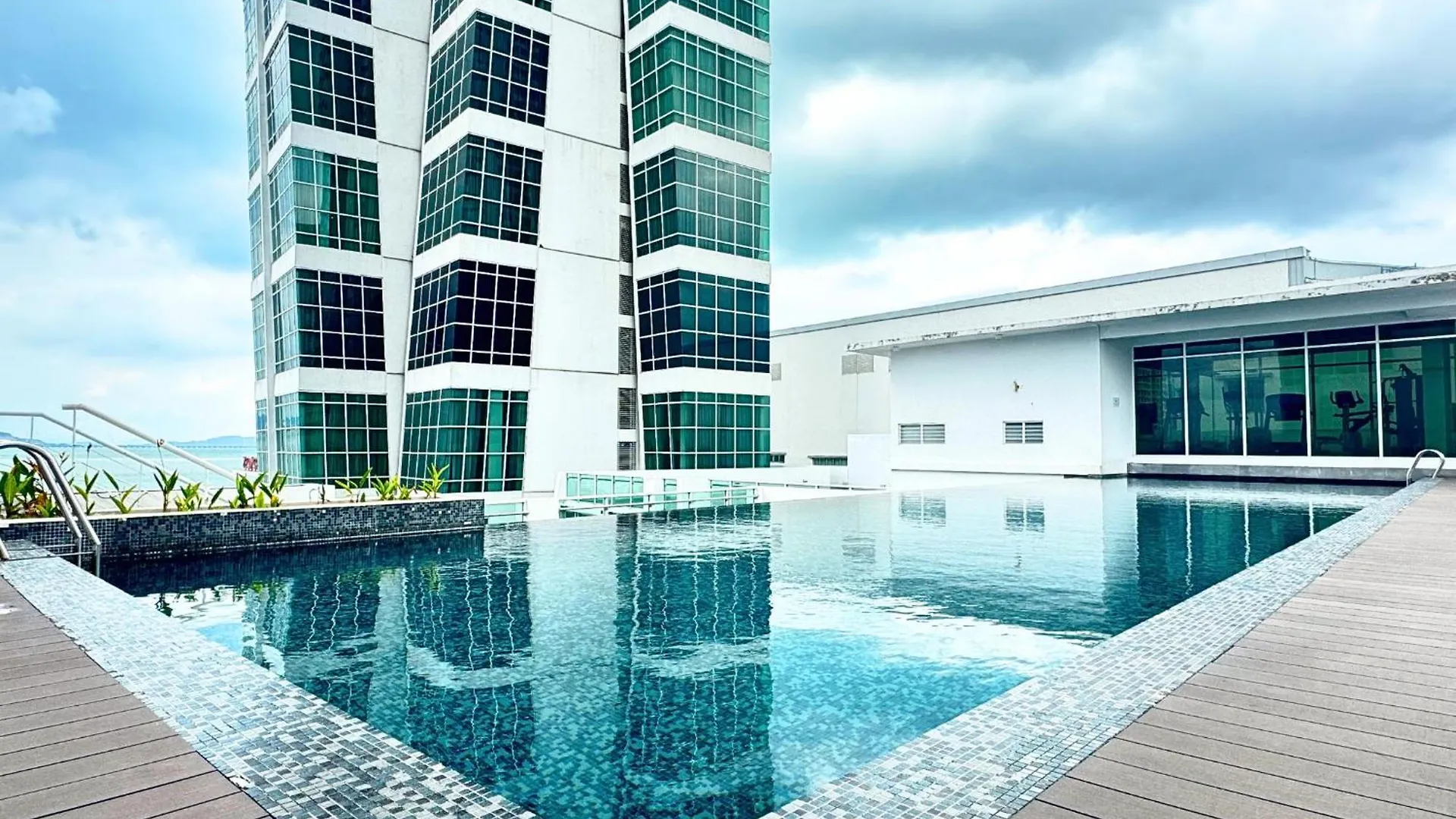 Seaview Maritime Suites, Penang George Town, Karpal Singh Drive-Free Parking By The Stay Hub 0*,
