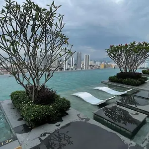 Beacon Executive 2br At By Wl George Town